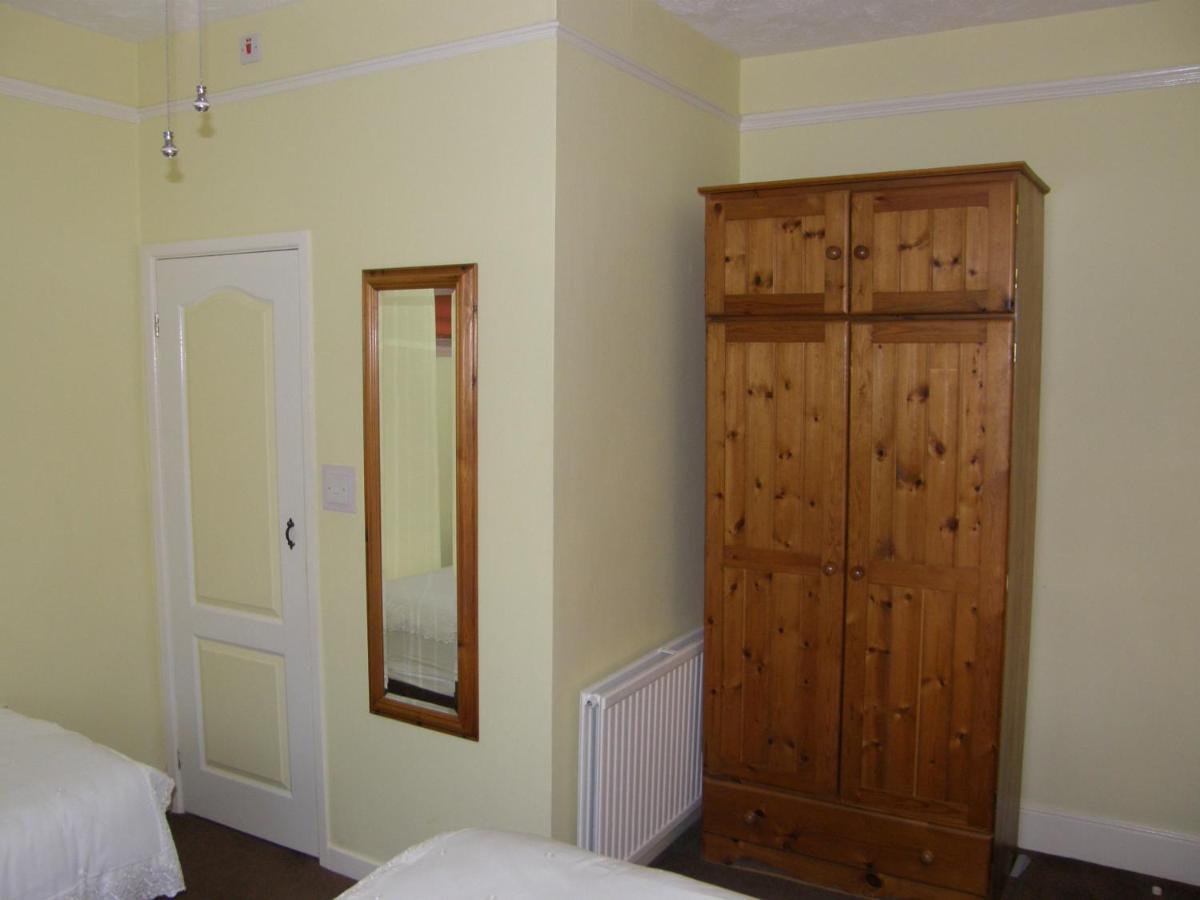 Kingswinford Guest House เพนตัน ภายนอก รูปภาพ