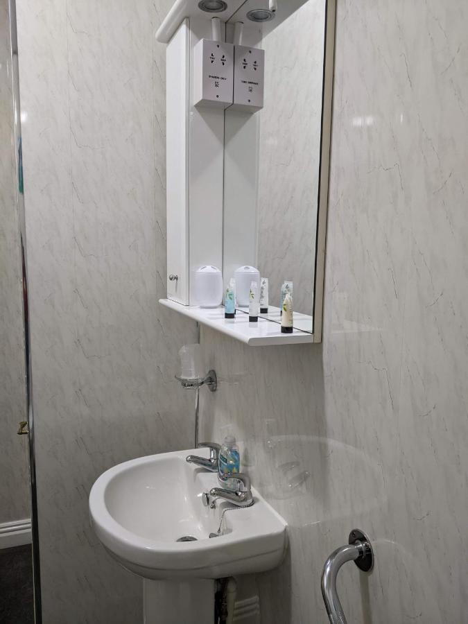 Kingswinford Guest House เพนตัน ภายนอก รูปภาพ