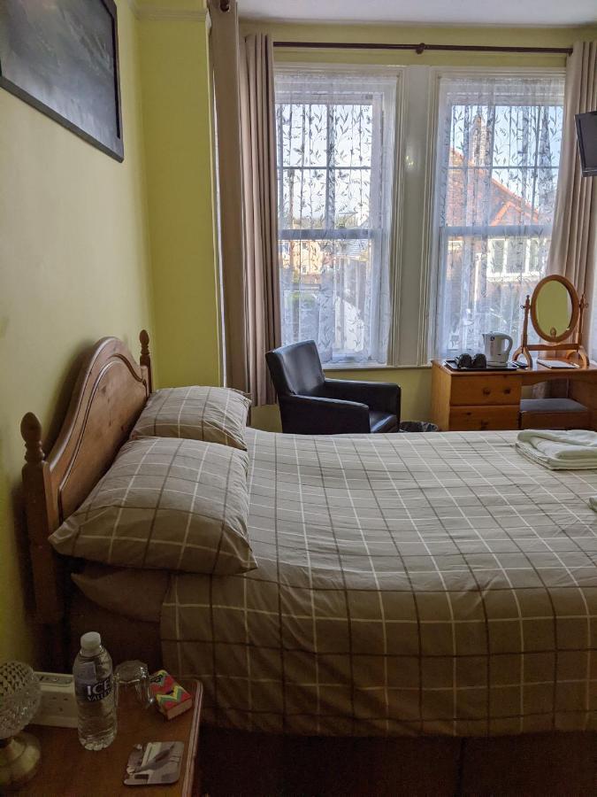Kingswinford Guest House เพนตัน ภายนอก รูปภาพ