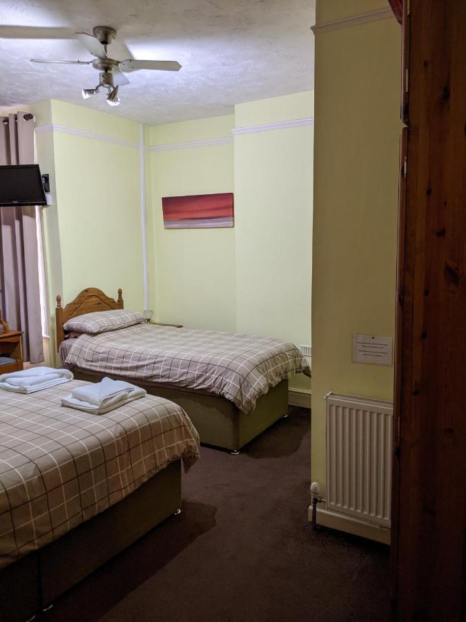 Kingswinford Guest House เพนตัน ภายนอก รูปภาพ