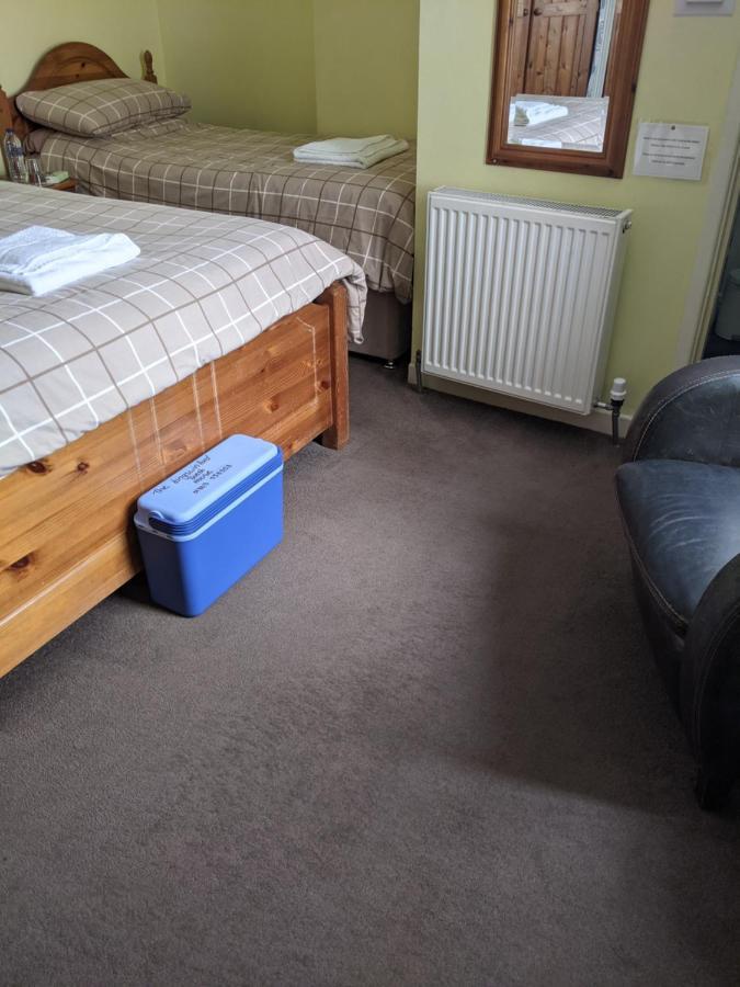 Kingswinford Guest House เพนตัน ภายนอก รูปภาพ